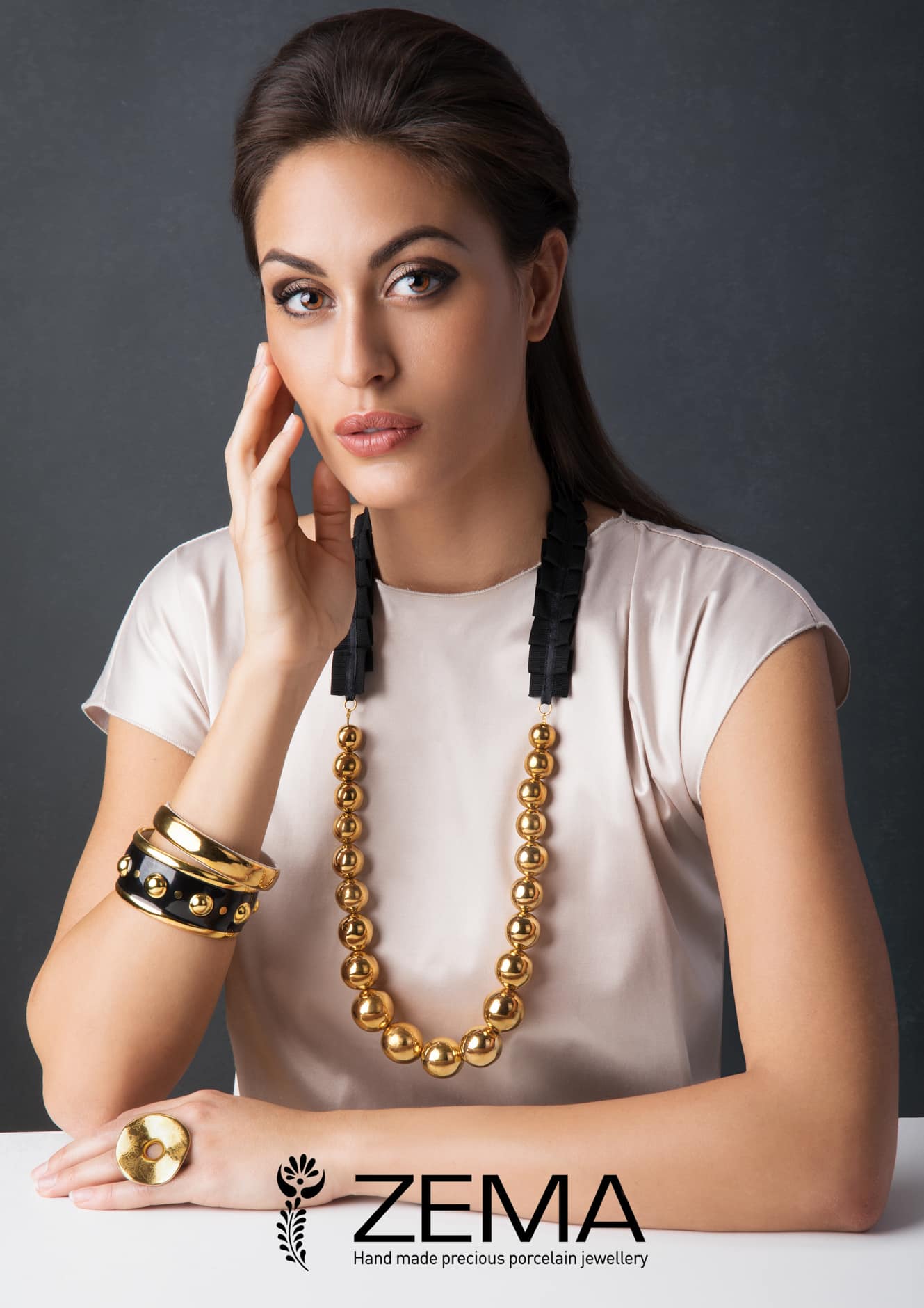 Magyar porcelán ékszerekért rajonganak a világban