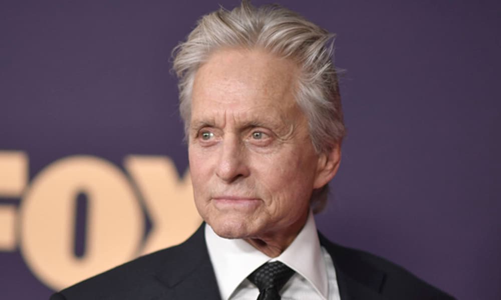 Megmutatta sosem látott unokáját Michael Douglas