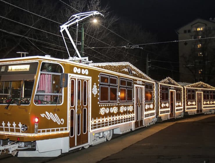 Európa legszebbjének választották a miskolci adventi villamost